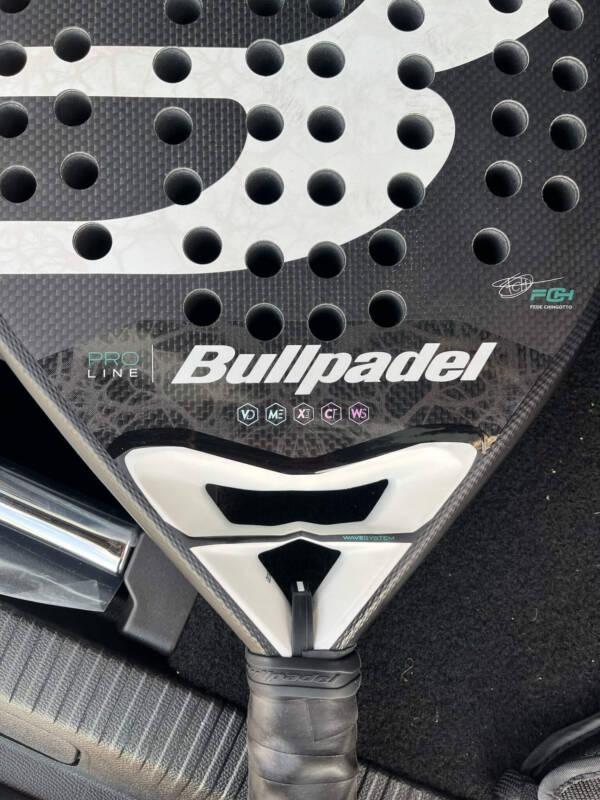 dettaglio impugnatura racchetta bullpadel padelbazar