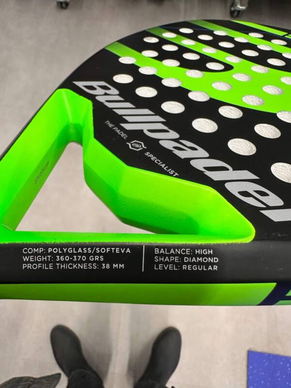 dettaglio racchetta padelbazar bullpadel playpwr